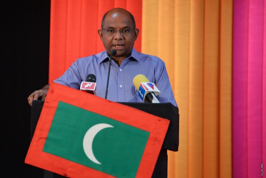 9 ސެޕްޓެމްބަރ 2017: އިދިކޮޅު އިއްތިހާދުން މ.ކުނޫޒުގައި ބޭއްވި  ޖަލްސާގެ ތެރެއިން: މިރޭގެ ޖަލްސާގައި އިދިކޮޅު ޕާޓީތަކުން ގުޅިގެން ކުރަމުންދާ އިސްލާހީ މަސައްކަތްތައް ކުރިއަށްދާނެ ކަމަށާއި އެކަމެއް ނުހުއްޓޭނެ ކަމަށް މައުމޫން ވަނީ ވިދާޅުވެފައި---ސަން ފޮޓޯ/ މުހައްމަދު އަފްރާހް 
