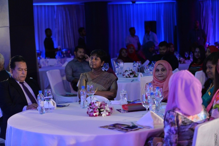14 ސެޕްޓެމްބަރ 2017: ވިމެން އިން މެނޭޖްމަންޓްގެ ރާއްޖޭގެ ގޮފި އިފްތިތާހު ކުރުމަށް މިރޭ ހޮޓަލް ޖެންގައި ބޭއްވި ރަސްމިއްޔާތުގެ ތެރެއިން---ސަން ފޮޓޯ/ މުހައްމަދު އަފްރާހް 
