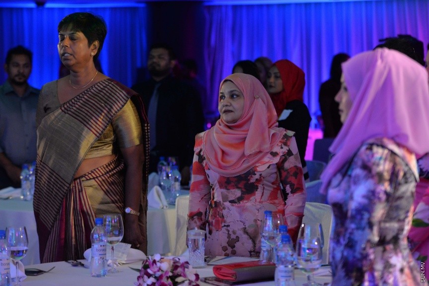 14 ސެޕްޓެމްބަރ 2017: ވިމެން އިން މެނޭޖްމަންޓްގެ ރާއްޖޭގެ ގޮފި އިފްތިތާހު ކުރުމަށް މިރޭ ހޮޓަލް ޖެންގައި ބޭއްވި ރަސްމިއްޔާތުގެ ތެރެއިން---ސަން ފޮޓޯ/ މުހައްމަދު އަފްރާހް 