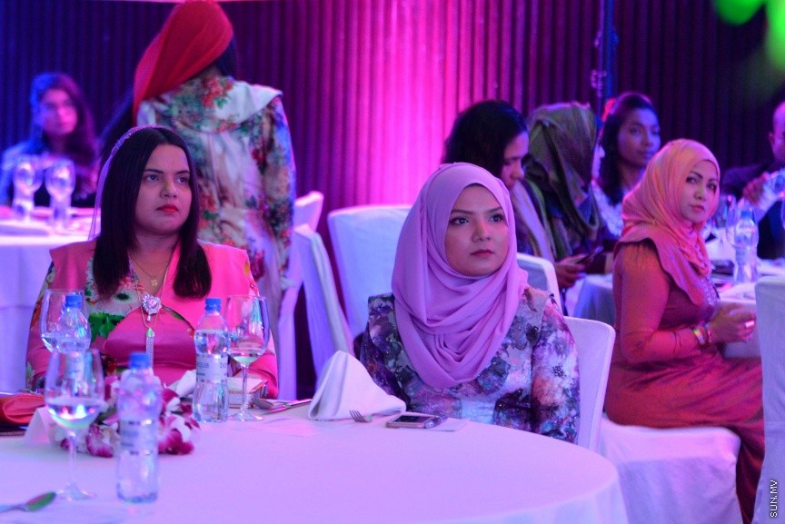 14 ސެޕްޓެމްބަރ 2017: ވިމެން އިން މެނޭޖްމަންޓްގެ ރާއްޖޭގެ ގޮފި އިފްތިތާހު ކުރުމަށް މިރޭ ހޮޓަލް ޖެންގައި ބޭއްވި ރަސްމިއްޔާތުގެ ތެރެއިން---ސަން ފޮޓޯ/ މުހައްމަދު އަފްރާހް 