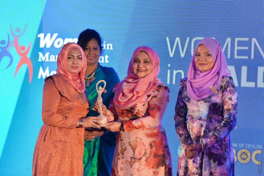 14 ސެޕްޓެމްބަރ 2017: ވިމެން އިން މެނޭޖްމަންޓްގެ ރާއްޖޭގެ ގޮފި އިފްތިތާހު ކުރުމަށް މިރޭ ހޮޓަލް ޖެންގައި ބޭއްވި ރަސްމިއްޔާތުގެ ތެރެއިން---ސަން ފޮޓޯ/ މުހައްމަދު އަފްރާހް 