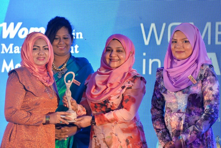 14 ސެޕްޓެމްބަރ 2017: ވިމެން އިން މެނޭޖްމަންޓްގެ ރާއްޖޭގެ ގޮފި އިފްތިތާހު ކުރުމަށް މިރޭ ހޮޓަލް ޖެންގައި ބޭއްވި ރަސްމިއްޔާތުގެ ތެރެއިން---ސަން ފޮޓޯ/ މުހައްމަދު އަފްރާހް 