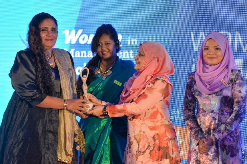 14 ސެޕްޓެމްބަރ 2017: ވިމެން އިން މެނޭޖްމަންޓްގެ ރާއްޖޭގެ ގޮފި އިފްތިތާހު ކުރުމަށް މިރޭ ހޮޓަލް ޖެންގައި ބޭއްވި ރަސްމިއްޔާތުގެ ތެރެއިން---ސަން ފޮޓޯ/ މުހައްމަދު އަފްރާހް 