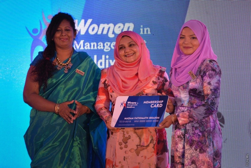 14 ސެޕްޓެމްބަރ 2017: ވިމެން އިން މެނޭޖްމަންޓްގެ ރާއްޖޭގެ ގޮފި އިފްތިތާހު ކުރުމަށް މިރޭ ހޮޓަލް ޖެންގައި ބޭއްވި ރަސްމިއްޔާތުގެ ތެރެއިން---ސަން ފޮޓޯ/ މުހައްމަދު އަފްރާހް 
