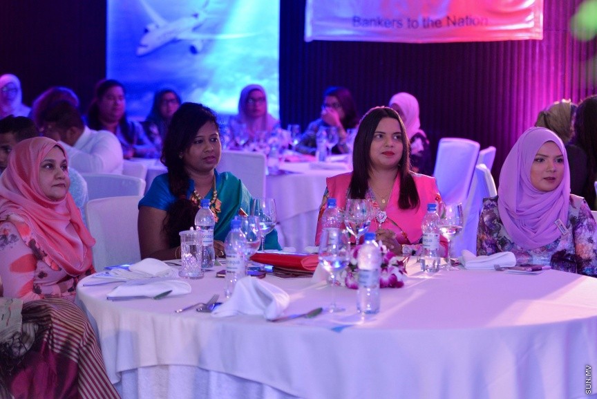 14 ސެޕްޓެމްބަރ 2017: ވިމެން އިން މެނޭޖްމަންޓްގެ ރާއްޖޭގެ ގޮފި އިފްތިތާހު ކުރުމަށް މިރޭ ހޮޓަލް ޖެންގައި ބޭއްވި ރަސްމިއްޔާތުގެ ތެރެއިން---ސަން ފޮޓޯ/ މުހައްމަދު އަފްރާހް 