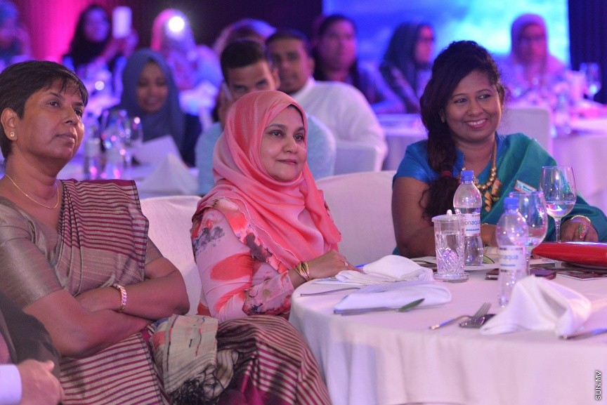14 ސެޕްޓެމްބަރ 2017: ވިމެން އިން މެނޭޖްމަންޓްގެ ރާއްޖޭގެ ގޮފި އިފްތިތާހު ކުރުމަށް މިރޭ ހޮޓަލް ޖެންގައި ބޭއްވި ރަސްމިއްޔާތުގެ ތެރެއިން---ސަން ފޮޓޯ/ މުހައްމަދު އަފްރާހް 