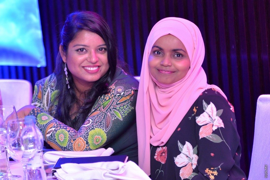 14 ސެޕްޓެމްބަރ 2017: ވިމެން އިން މެނޭޖްމަންޓްގެ ރާއްޖޭގެ ގޮފި އިފްތިތާހު ކުރުމަށް މިރޭ ހޮޓަލް ޖެންގައި ބޭއްވި ރަސްމިއްޔާތުގެ ތެރެއިން---ސަން ފޮޓޯ/ މުހައްމަދު އަފްރާހް 