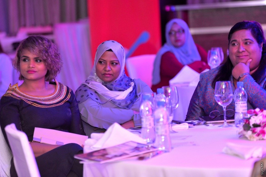 14 ސެޕްޓެމްބަރ 2017: ވިމެން އިން މެނޭޖްމަންޓްގެ ރާއްޖޭގެ ގޮފި އިފްތިތާހު ކުރުމަށް މިރޭ ހޮޓަލް ޖެންގައި ބޭއްވި ރަސްމިއްޔާތުގެ ތެރެއިން---ސަން ފޮޓޯ/ މުހައްމަދު އަފްރާހް 