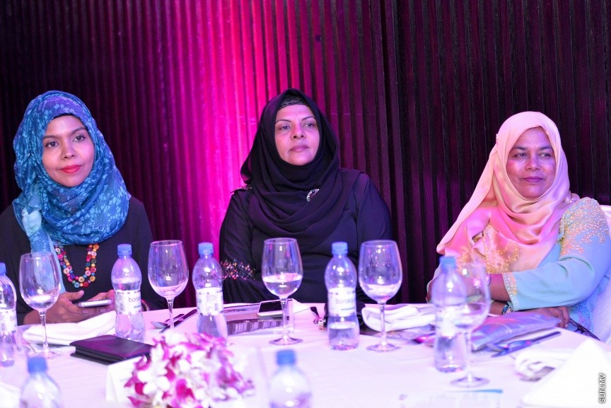 14 ސެޕްޓެމްބަރ 2017: ވިމެން އިން މެނޭޖްމަންޓްގެ ރާއްޖޭގެ ގޮފި އިފްތިތާހު ކުރުމަށް މިރޭ ހޮޓަލް ޖެންގައި ބޭއްވި ރަސްމިއްޔާތުގެ ތެރެއިން---ސަން ފޮޓޯ/ މުހައްމަދު އަފްރާހް 