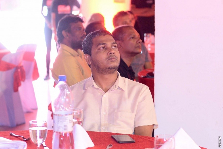 "ކޯކް ޓު ހޯމް" ގެ ނަމުގައި ކޮކާކޯލާ ކޮންޕެނީ އިން މުޅިން އައު އެޕްލިކޭޝަނެއް ތައާރަފް ކުރުމުގެ ގޮތުން ބޭއްވި ރަސްމިއްޔާތުގެ ތެރެއިން: އިފްތިތާހް ކުރެވިގެންދިޔަ އެޕްލިކޭޝަން ބޭނުންކޮށްގެން ކޮކާކޯލާ ކޮންޕެނީގެ ހުރިހާ އުފެއްދުންތަކެއް ބޭނުންވާ ތަނަކަށް އޯޑަރު ކުރުމުން 24 ގަޑީއިރުގެ ތެރޭގައި ޑެލިވަރީ ކޮށްދޭނެ----ސަން ފޮޓޯ 