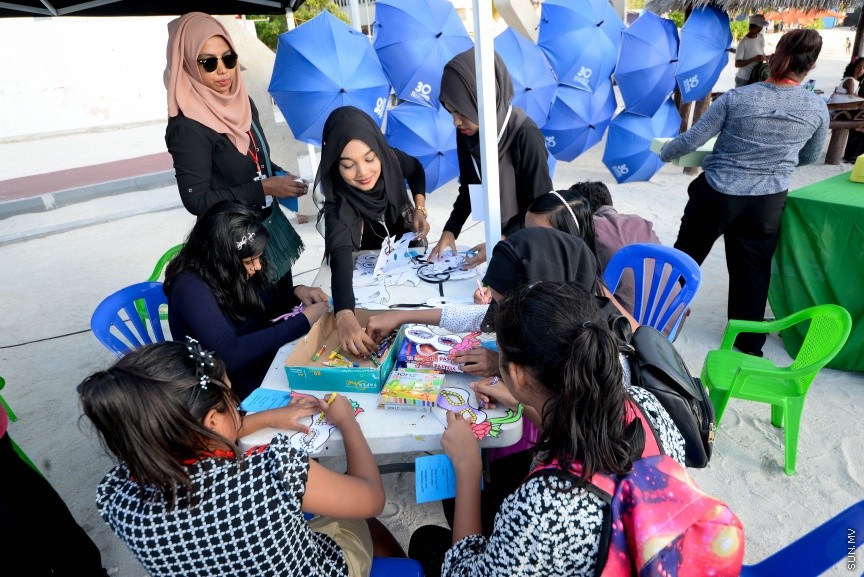 އޯޒޯން ފެސްޓިވަލް 2017: އޯޒޯން ދުވަސް ފާހަގަ ކުރުމުގުގެ ގޮތުން ރަސްފަންނުގައި ކުރިޔައްގެންދިޔަ ކުޑަކުދިންގެ ހަވީރުގެ ތެރެއިން---ސަން ފޮޓޯ/ މުހައްމަދު އަފްރާހް 