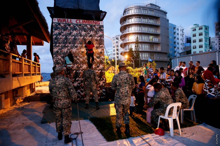 އެމްއާރްޑީސީގެ ހަތް ވަނަ އަހަރީ ދުވަސް ފާހަގަކުރުމަށް އެ ކުންފުނިން ރަސްފަންނުގައި ބޭއްވި ކުޑަކުދިންގެ ހަވީރު "ކިޑްސް ފިއެސްޓާ 2017" ގެ ތެރެއިން --- ސަން ފޮޓޯ/ މުހައްމަދު އަފްރާހް