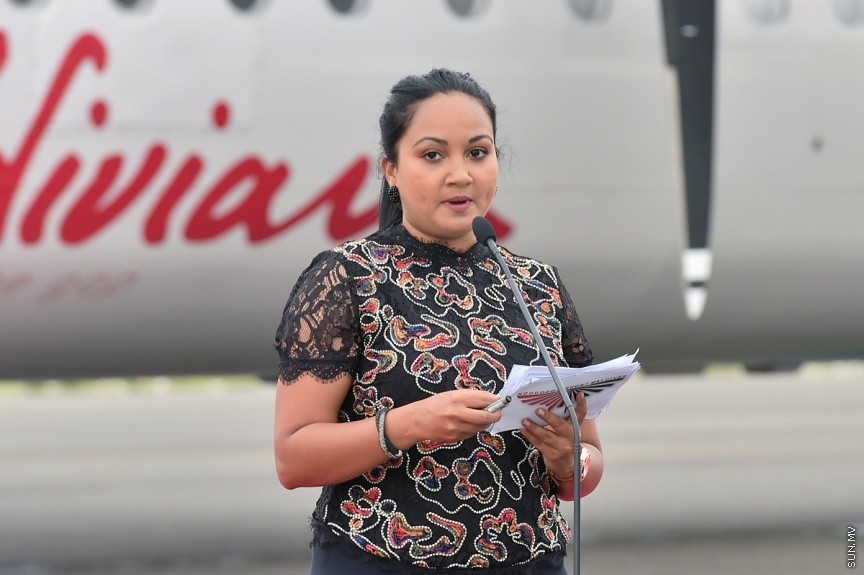 ޖެޓުތައް ޖެއްސޭ ގޮތަށް ގއ. ކޫއްޑޫ އެއާޕޯޓުގެ ރަންވޭ ބޮޑުކޮށް، އިތުރު ހިދުމަތްތައް ދެވޭ ގޮތަށް ތަރައްގީކޮށް، ރަސްމީކޮން އެ އެއާޕޯޓް ހުޅުވުމަށް ބޭއްވި ރަސްމިއްޔާތުގެ ތެރެއިން: ކޫއްޑޫ އެއާޕޯޓު މޯލްޑިވްސްގެ ނަމުގައި އެ އެއާޕޯޓް ހުޅުވައި ދެއްވީ ރައީސުލްޖުމްހޫރިއްޔާ އަބްދުﷲ ޔާމިން އަބްދުލް ގައްޔޫމް----ފޮޓޯ/ ރައީސް އޮފީސް