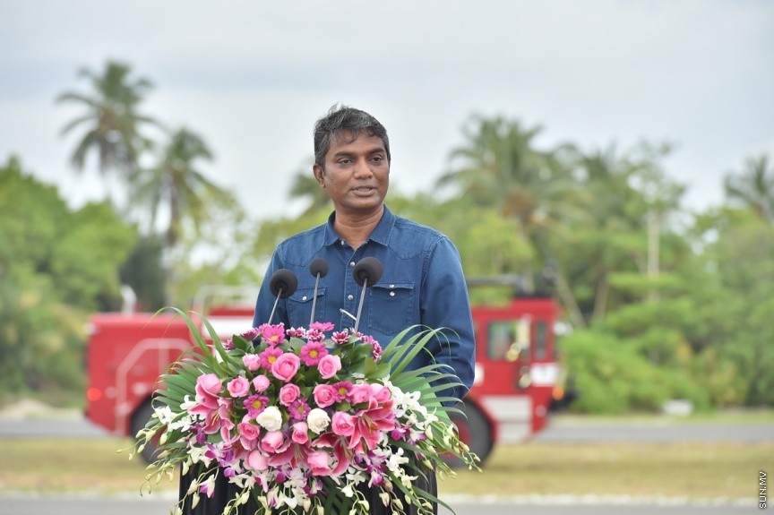 ޖެޓުތައް ޖެއްސޭ ގޮތަށް ގއ. ކޫއްޑޫ އެއާޕޯޓުގެ ރަންވޭ ބޮޑުކޮށް، އިތުރު ހިދުމަތްތައް ދެވޭ ގޮތަށް ތަރައްގީކޮށް، ރަސްމީކޮން އެ އެއާޕޯޓް ހުޅުވުމަށް ބޭއްވި ރަސްމިއްޔާތުގެ ތެރެއިން: ކޫއްޑޫ އެއާޕޯޓު މޯލްޑިވްސްގެ ނަމުގައި އެ އެއާޕޯޓް ހުޅުވައި ދެއްވީ ރައީސުލްޖުމްހޫރިއްޔާ އަބްދުﷲ ޔާމިން އަބްދުލް ގައްޔޫމް----ފޮޓޯ/ ރައީސް އޮފީސް