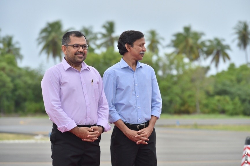 ޖެޓުތައް ޖެއްސޭ ގޮތަށް ގއ. ކޫއްޑޫ އެއާޕޯޓުގެ ރަންވޭ ބޮޑުކޮށް، އިތުރު ހިދުމަތްތައް ދެވޭ ގޮތަށް ތަރައްގީކޮށް، ރަސްމީކޮން އެ އެއާޕޯޓް ހުޅުވުމަށް ބޭއްވި ރަސްމިއްޔާތުގެ ތެރެއިން: ކޫއްޑޫ އެއާޕޯޓު މޯލްޑިވްސްގެ ނަމުގައި އެ އެއާޕޯޓް ހުޅުވައި ދެއްވީ ރައީސުލްޖުމްހޫރިއްޔާ އަބްދުﷲ ޔާމިން އަބްދުލް ގައްޔޫމް----ފޮޓޯ/ ރައީސް އޮފީސް
