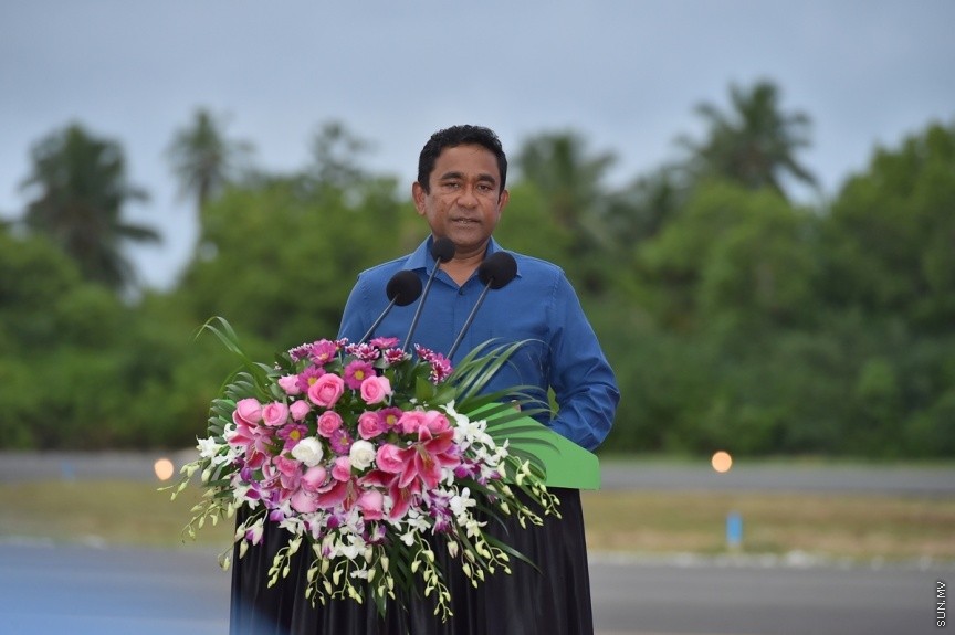 ޖެޓުތައް ޖެއްސޭ ގޮތަށް ގއ. ކޫއްޑޫ އެއާޕޯޓުގެ ރަންވޭ ބޮޑުކޮށް، އިތުރު ހިދުމަތްތައް ދެވޭ ގޮތަށް ތަރައްގީކޮށް، ރަސްމީކޮން އެ އެއާޕޯޓް ހުޅުވުމަށް ބޭއްވި ރަސްމިއްޔާތުގެ ތެރެއިން: ކޫއްޑޫ އެއާޕޯޓު މޯލްޑިވްސްގެ ނަމުގައި އެ އެއާޕޯޓް ހުޅުވައި ދެއްވީ ރައީސުލްޖުމްހޫރިއްޔާ އަބްދުﷲ ޔާމިން އަބްދުލް ގައްޔޫމް----ފޮޓޯ/ ރައީސް އޮފީސް
