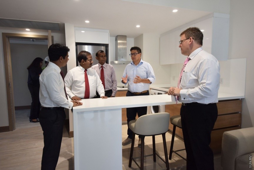ސެޕްޓެމްބަރ 28، 2017: ހުޅުމާލޭ ޓްރީޓޮޕް ހޮސްޕިޓަލުގެ އެންމެ ފަހުގެ މަސައްކަތްތައް ހިނގަމުންދާގޮތް ހެލްތު މިނިސްޓަރު އަބްދުﷲ ނާޒިމް އިބްރާހިމް ބައްލަވައިލެއްވުން --- ސަން ފޮޓޯ/ ފަޔާޒު މޫސާ