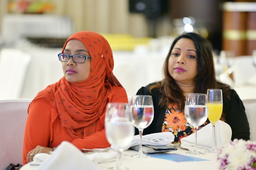ސެޕްޓެމްބަރ 30، 2017:  އެމްޓީސީސީގެ ހިއްސާދާރުންނަށް ހިއްސާ ގަންނަން ހުޅުވާލުމަށް ޖެން ހޮޓެލްގައި ބޭއްވި ރަސްމިއްޔާތުގެ ތެރެއިން -- ސަން ފޮޓޯ/ ފަޔާޒު މޫސާ