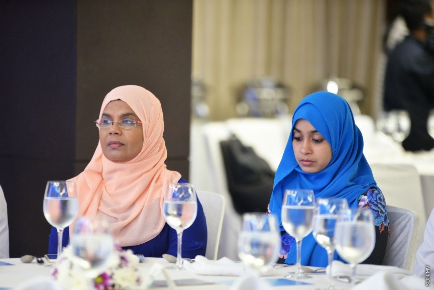 ސެޕްޓެމްބަރ 30، 2017:  އެމްޓީސީސީގެ ހިއްސާދާރުންނަށް ހިއްސާ ގަންނަން ހުޅުވާލުމަށް ޖެން ހޮޓެލްގައި ބޭއްވި ރަސްމިއްޔާތުގެ ތެރެއިން -- ސަން ފޮޓޯ/ ފަޔާޒު މޫސާ
