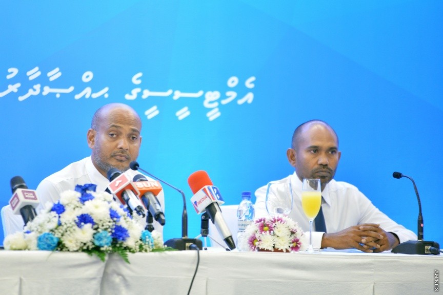 ސެޕްޓެމްބަރ 30، 2017:  އެމްޓީސީސީގެ ހިއްސާދާރުންނަށް ހިއްސާ ގަންނަން ހުޅުވާލުމަށް ޖެން ހޮޓެލްގައި ބޭއްވި ރަސްމިއްޔާތުގެ ތެރެއިން -- ސަން ފޮޓޯ/ ފަޔާޒު މޫސާ