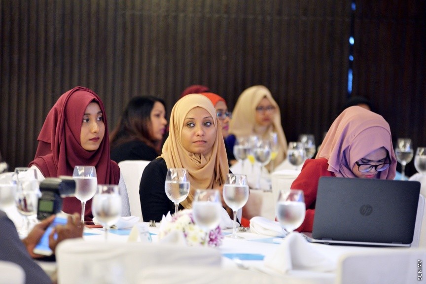 ސެޕްޓެމްބަރ 30، 2017:  އެމްޓީސީސީގެ ހިއްސާދާރުންނަށް ހިއްސާ ގަންނަން ހުޅުވާލުމަށް ޖެން ހޮޓެލްގައި ބޭއްވި ރަސްމިއްޔާތުގެ ތެރެއިން -- ސަން ފޮޓޯ/ ފަޔާޒު މޫސާ