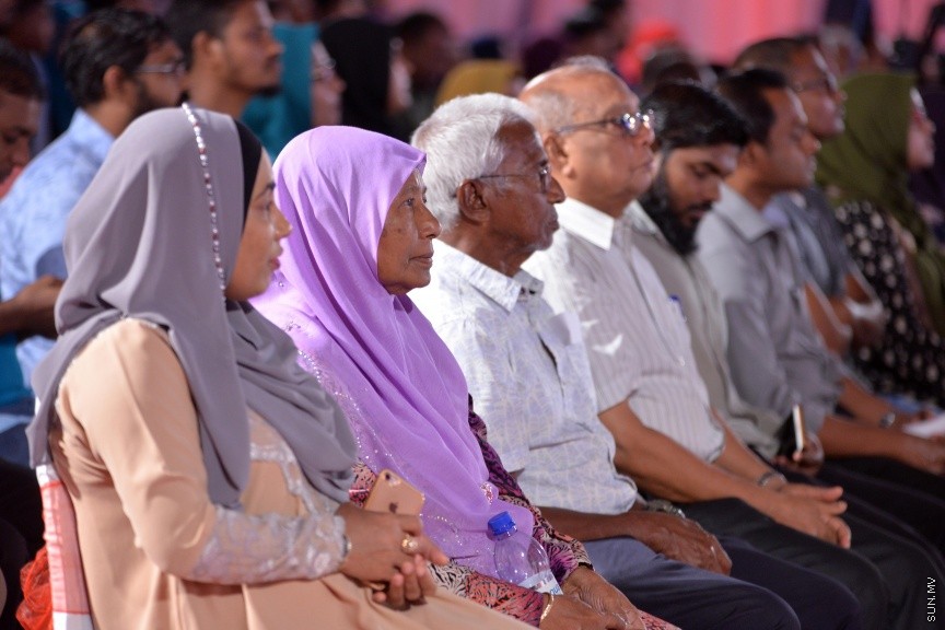 އޮކްޓޯބަރ 1، 2017: ދަރުބާރުގޭގައި ބޭއްވުނު އުރީދޫގެ ފުރަތަމަ އަހަރީ  އާންމު ޖަލްސާގެ ތެރެއިން -- ސަން ފޮޓޯ/ ފަޔާޒު މޫސާ