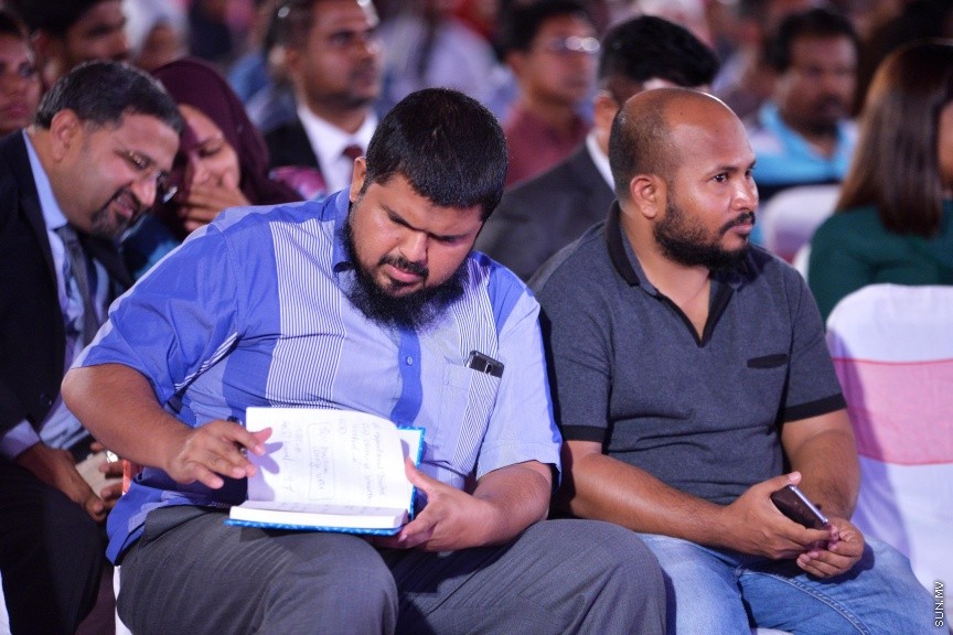 އޮކްޓޯބަރ 1، 2017: ދަރުބާރުގޭގައި ބޭއްވުނު އުރީދޫގެ ފުރަތަމަ އަހަރީ  އާންމު ޖަލްސާގެ ތެރެއިން -- ސަން ފޮޓޯ/ ފަޔާޒު މޫސާ