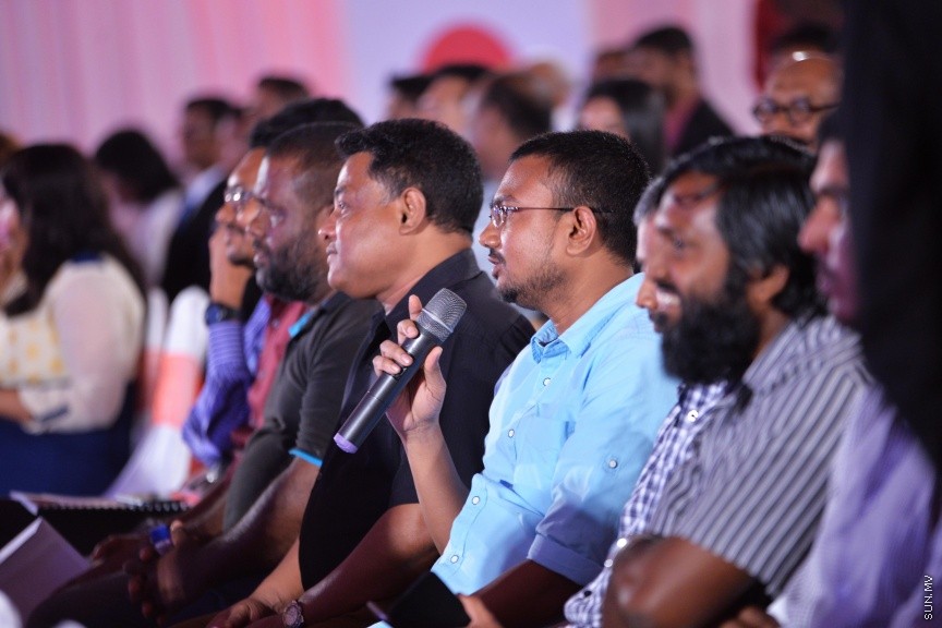 އޮކްޓޯބަރ 1، 2017: ދަރުބާރުގޭގައި ބޭއްވުނު އުރީދޫގެ ފުރަތަމަ އަހަރީ  އާންމު ޖަލްސާގެ ތެރެއިން -- ސަން ފޮޓޯ/ ފަޔާޒު މޫސާ