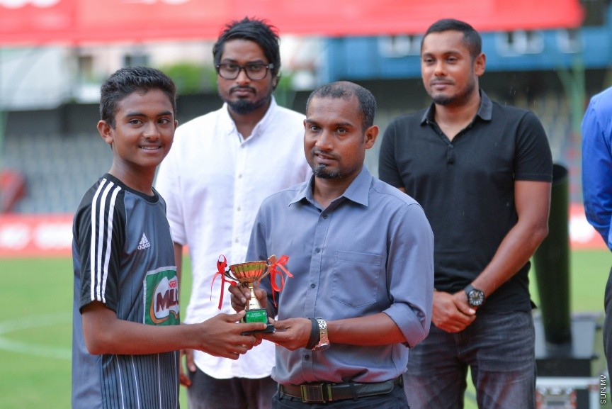 މައިލޯ އިންޓަސުކޫލް ފުޓްބޯޅަ މުބާރާތުގެ ފައިންލް މެޗުގެ ތެރެއިން: އިސްކަންދަރު ސުކޫލާއި އަހްމަދިއްޔާ އިންޓަނޭޝަނަލް ސުކޫލް ބައްދަލުކުރި މެޗު 5-0 އިން ކާމިޔާބް ކުރީ އަހްމަދިއްޔާ---ސަން ފޮޓޯ/ މުހައްމަދު އަފްރާހް 