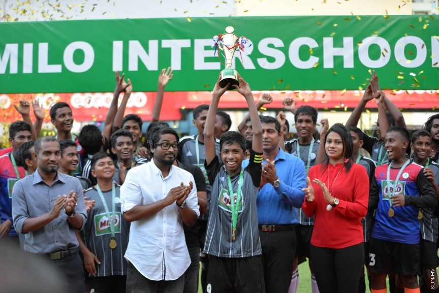 މައިލޯ އިންޓަސުކޫލް ފުޓްބޯޅަ މުބާރާތުގެ ފައިންލް މެޗުގެ ތެރެއިން: އިސްކަންދަރު ސުކޫލާއި އަހްމަދިއްޔާ އިންޓަނޭޝަނަލް ސުކޫލް ބައްދަލުކުރި މެޗު 5-0 އިން ކާމިޔާބް ކުރީ އަހްމަދިއްޔާ---ސަން ފޮޓޯ/ މުހައްމަދު އަފްރާހް 