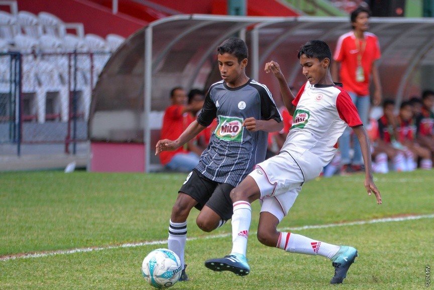 މައިލޯ އިންޓަސުކޫލް ފުޓްބޯޅަ މުބާރާތުގެ ފައިންލް މެޗުގެ ތެރެއިން: އިސްކަންދަރު ސުކޫލާއި އަހްމަދިއްޔާ އިންޓަނޭޝަނަލް ސުކޫލް ބައްދަލުކުރި މެޗު 5-0 އިން ކާމިޔާބް ކުރީ އަހްމަދިއްޔާ---ސަން ފޮޓޯ/ މުހައްމަދު އަފްރާހް 