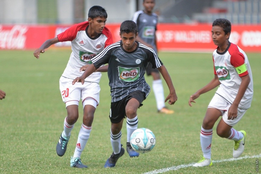 މައިލޯ އިންޓަސުކޫލް ފުޓްބޯޅަ މުބާރާތުގެ ފައިންލް މެޗުގެ ތެރެއިން: އިސްކަންދަރު ސުކޫލާއި އަހްމަދިއްޔާ އިންޓަނޭޝަނަލް ސުކޫލް ބައްދަލުކުރި މެޗު 5-0 އިން ކާމިޔާބް ކުރީ އަހްމަދިއްޔާ---ސަން ފޮޓޯ/ މުހައްމަދު އަފްރާހް 