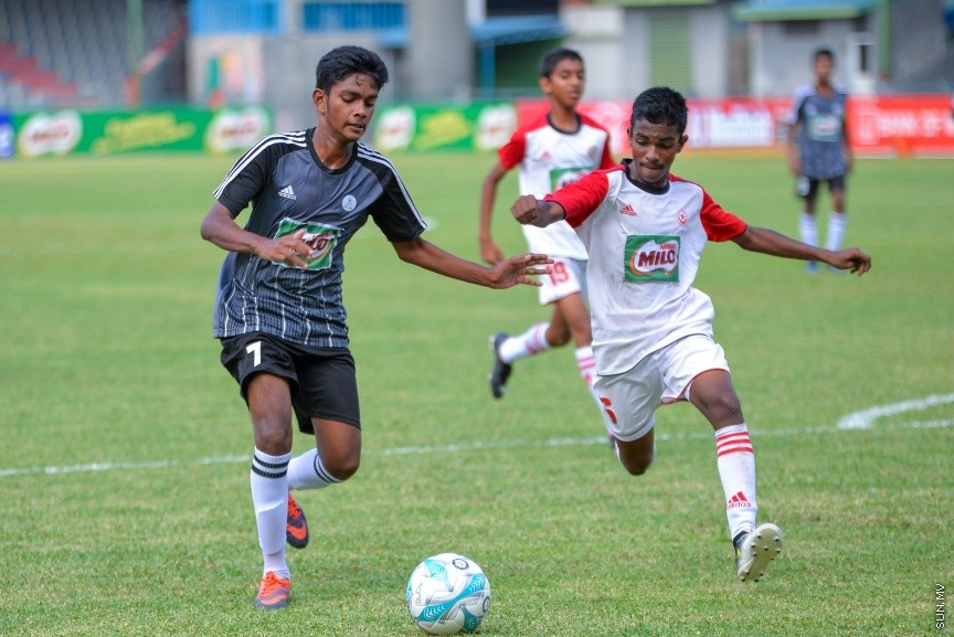 މައިލޯ އިންޓަސުކޫލް ފުޓްބޯޅަ މުބާރާތުގެ ފައިންލް މެޗުގެ ތެރެއިން: އިސްކަންދަރު ސުކޫލާއި އަހްމަދިއްޔާ އިންޓަނޭޝަނަލް ސުކޫލް ބައްދަލުކުރި މެޗު 5-0 އިން ކާމިޔާބް ކުރީ އަހްމަދިއްޔާ---ސަން ފޮޓޯ/ މުހައްމަދު އަފްރާހް 