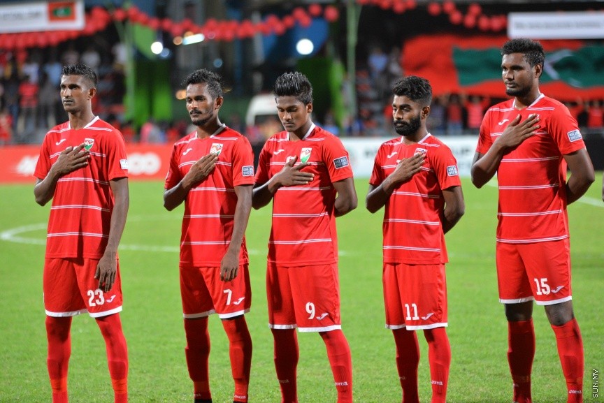 އޭއެފްސީ އޭޝިއަން ކަޕް ކޮލިފައިންގައި ރާއްޖެއާއި އޮމާން ބައްދަލުކުރި މެޗުގެ ތެރޭން: އެ މެޗުން ރާއްޖެ ބަލިވީ 3-1 ލަނޑުގެ ނަތީޖާއަކުން --- ސަން ފޮޓޯ/ މުހައްމަދު އަފްރާހް