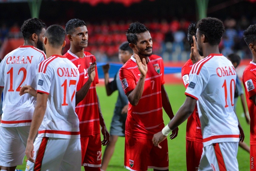 އޭއެފްސީ އޭޝިއަން ކަޕް ކޮލިފައިންގައި ރާއްޖެއާއި އޮމާން ބައްދަލުކުރި މެޗުގެ ތެރޭން: އެ މެޗުން ރާއްޖެ ބަލިވީ 3-1 ލަނޑުގެ ނަތީޖާއަކުން --- ސަން ފޮޓޯ/ މުހައްމަދު އަފްރާހް