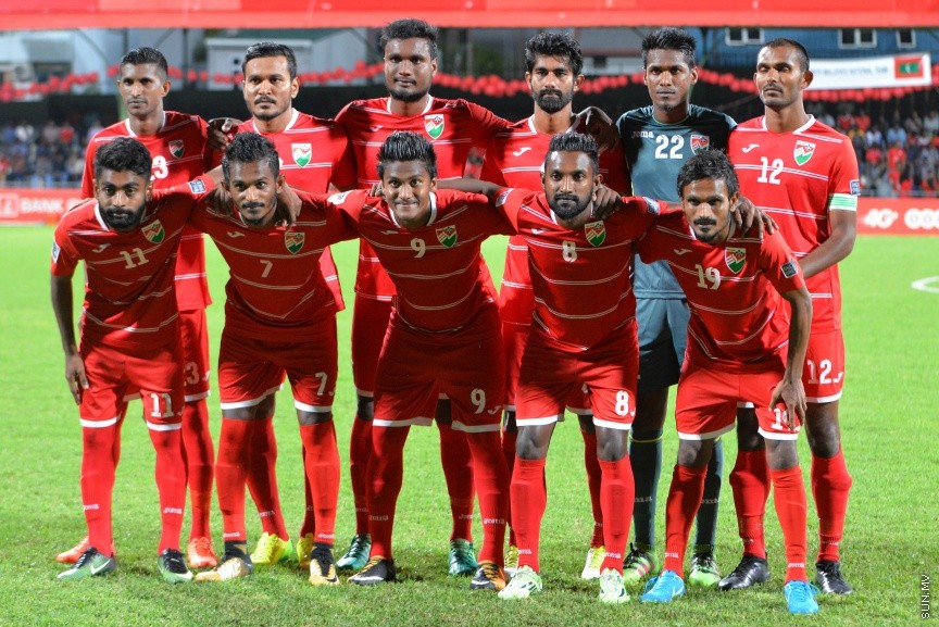 އޭއެފްސީ އޭޝިއަން ކަޕް ކޮލިފައިންގައި ރާއްޖެއާއި އޮމާން ބައްދަލުކުރި މެޗުގެ ތެރޭން: އެ މެޗުން ރާއްޖެ ބަލިވީ 3-1 ލަނޑުގެ ނަތީޖާއަކުން --- ސަން ފޮޓޯ/ މުހައްމަދު އަފްރާހް