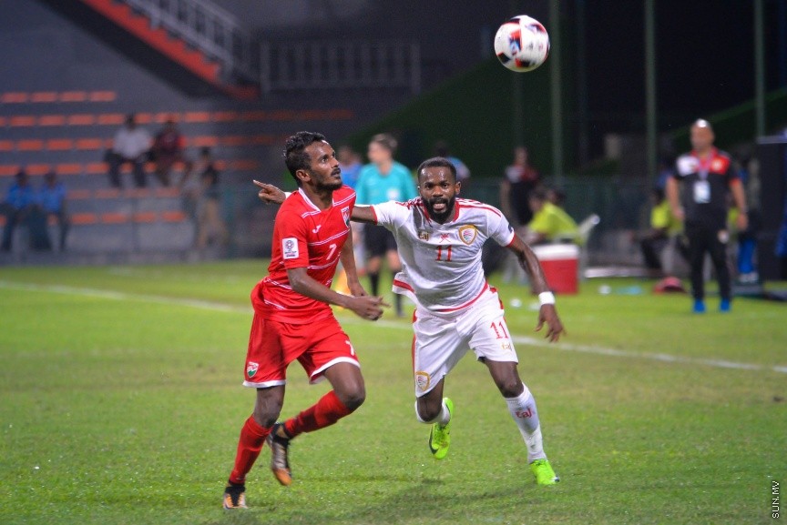 އޭއެފްސީ އޭޝިއަން ކަޕް ކޮލިފައިންގައި ރާއްޖެއާއި އޮމާން ބައްދަލުކުރި މެޗުގެ ތެރޭން: އެ މެޗުން ރާއްޖެ ބަލިވީ 3-1 ލަނޑުގެ ނަތީޖާއަކުން --- ސަން ފޮޓޯ/ މުހައްމަދު އަފްރާހް