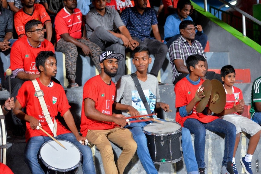 އޭއެފްސީ އޭޝިއަން ކަޕް ކޮލިފައިންގައި ރާއްޖެއާއި އޮމާން ބައްދަލުކުރި މެޗުގެ ތެރޭން: އެ މެޗުން ރާއްޖެ ބަލިވީ 3-1 ލަނޑުގެ ނަތީޖާއަކުން --- ސަން ފޮޓޯ/ މުހައްމަދު އަފްރާހް