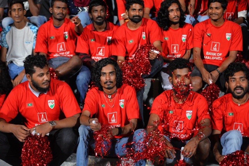 އޭއެފްސީ އޭޝިއަން ކަޕް ކޮލިފައިންގައި ރާއްޖެއާއި އޮމާން ބައްދަލުކުރި މެޗުގެ ތެރޭން: އެ މެޗުން ރާއްޖެ ބަލިވީ 3-1 ލަނޑުގެ ނަތީޖާއަކުން --- ސަން ފޮޓޯ/ މުހައްމަދު އަފްރާހް