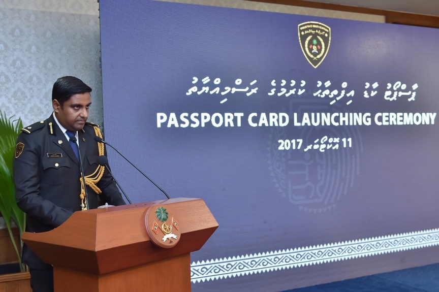 އޮކްޓޯބަރ 11، 2017: ވިޔަފާރިކޮށް ފައިސާ ނެގުމާއި އަދި އިތުރު ގިނަ ހިދުމަތްތަކެއް ލިބޭގޮތަށް، "ޕާސްޕޯޓު ކާޑު" ތައާރަފްކުރުމަށް ރައީސް އޮފީސްގައި ބޭއްވި ހަފްލާގެ ތެރެއިން -- ފޮޓޯ/ ރައީސް އޮފީސް