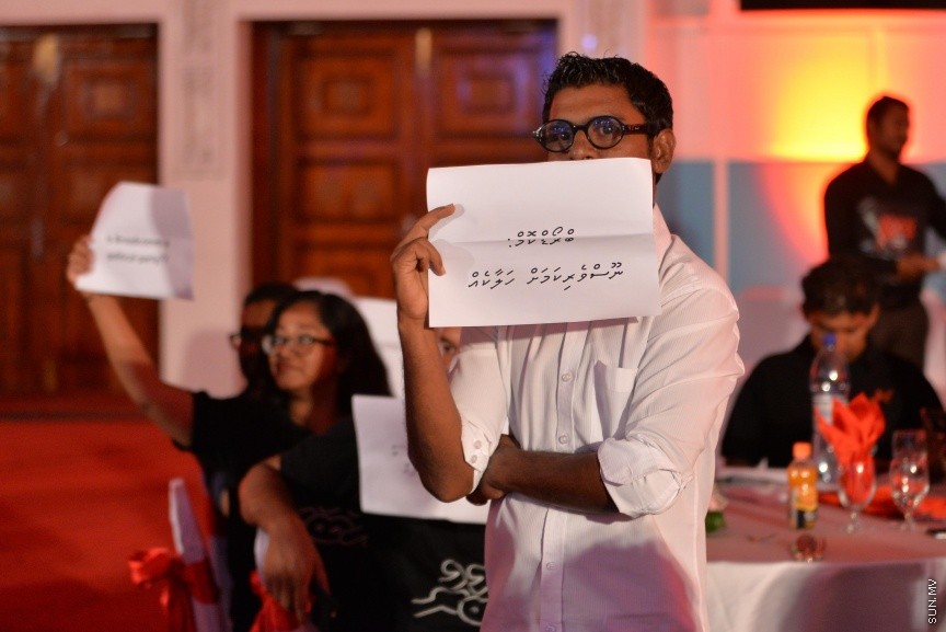 މޯލްޑިވްސް މީޑިޔާ ކައުންސިލުން ދޭ ނޫސްވެރިކަމުގެ އިނާމު 2016 ދިނުމުގެ ރަސްމިއްޔާތުގެ ތެރެއިން -- ސަން ފޮޓޯ/ މުހައްމަދު އަފްރާހް