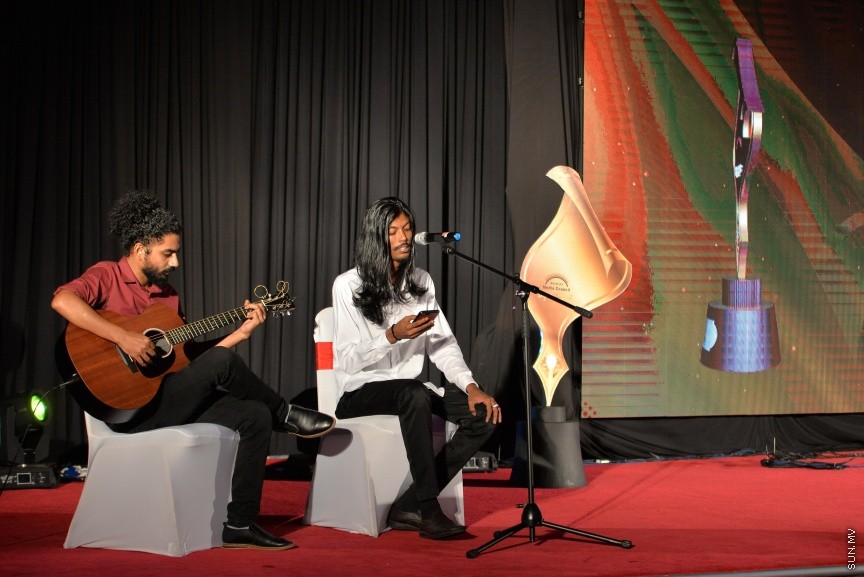 މޯލްޑިވްސް މީޑިޔާ ކައުންސިލުން ދޭ ނޫސްވެރިކަމުގެ އިނާމު 2016 ދިނުމުގެ ރަސްމިއްޔާތުގެ ތެރެއިން -- ސަން ފޮޓޯ/ މުހައްމަދު އަފްރާހް