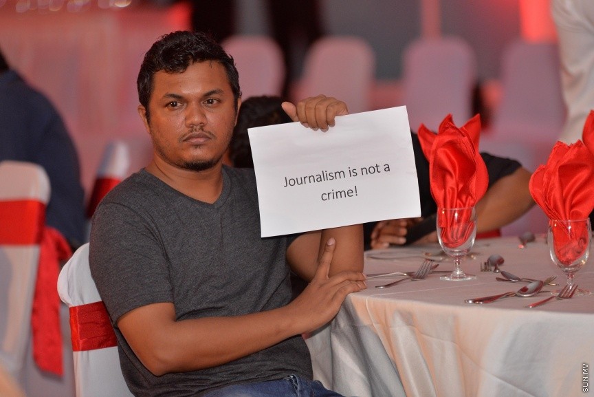 މޯލްޑިވްސް މީޑިޔާ ކައުންސިލުން ދޭ ނޫސްވެރިކަމުގެ އިނާމު 2016 ދިނުމުގެ ރަސްމިއްޔާތުގެ ތެރެއިން -- ސަން ފޮޓޯ/ މުހައްމަދު އަފްރާހް