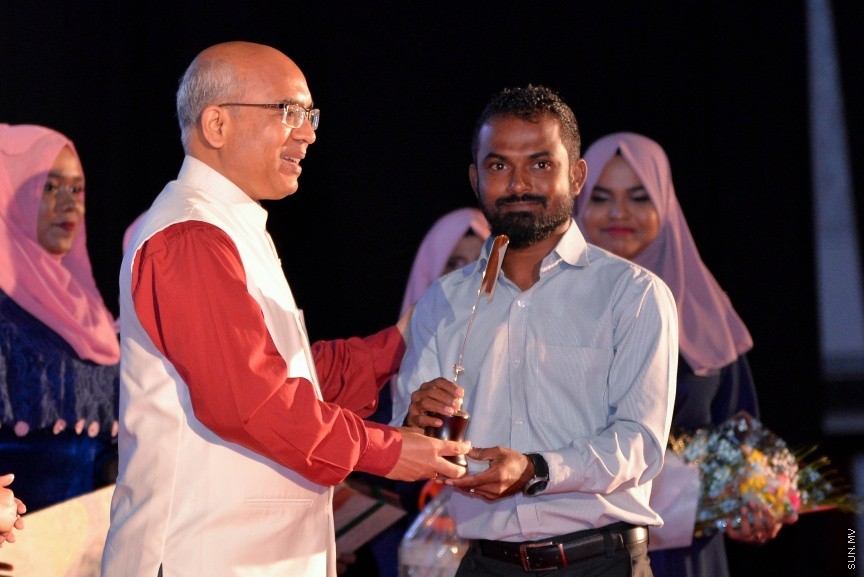 މޯލްޑިވްސް މީޑިޔާ ކައުންސިލުން ދޭ ނޫސްވެރިކަމުގެ އިނާމު 2016 ދިނުމުގެ ރަސްމިއްޔާތުގެ ތެރެއިން -- ސަން ފޮޓޯ/ މުހައްމަދު އަފްރާހް