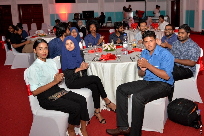 މޯލްޑިވްސް މީޑިޔާ ކައުންސިލުން ދޭ ނޫސްވެރިކަމުގެ އިނާމު 2016 ދިނުމުގެ ރަސްމިއްޔާތުގެ ތެރެއިން -- ސަން ފޮޓޯ/ މުހައްމަދު އަފްރާހް
