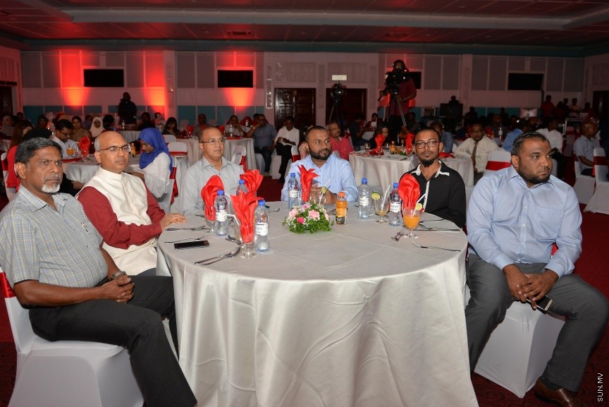 މޯލްޑިވްސް މީޑިޔާ ކައުންސިލުން ދޭ ނޫސްވެރިކަމުގެ އިނާމު 2016 ދިނުމުގެ ރަސްމިއްޔާތުގެ ތެރެއިން -- ސަން ފޮޓޯ/ މުހައްމަދު އަފްރާހް
