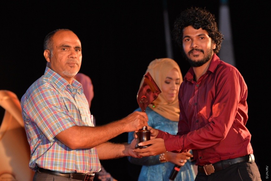 މޯލްޑިވްސް މީޑިޔާ ކައުންސިލުން ދޭ ނޫސްވެރިކަމުގެ އިނާމު 2016 ދިނުމުގެ ރަސްމިއްޔާތުގެ ތެރެއިން -- ސަން ފޮޓޯ/ މުހައްމަދު އަފްރާހް
