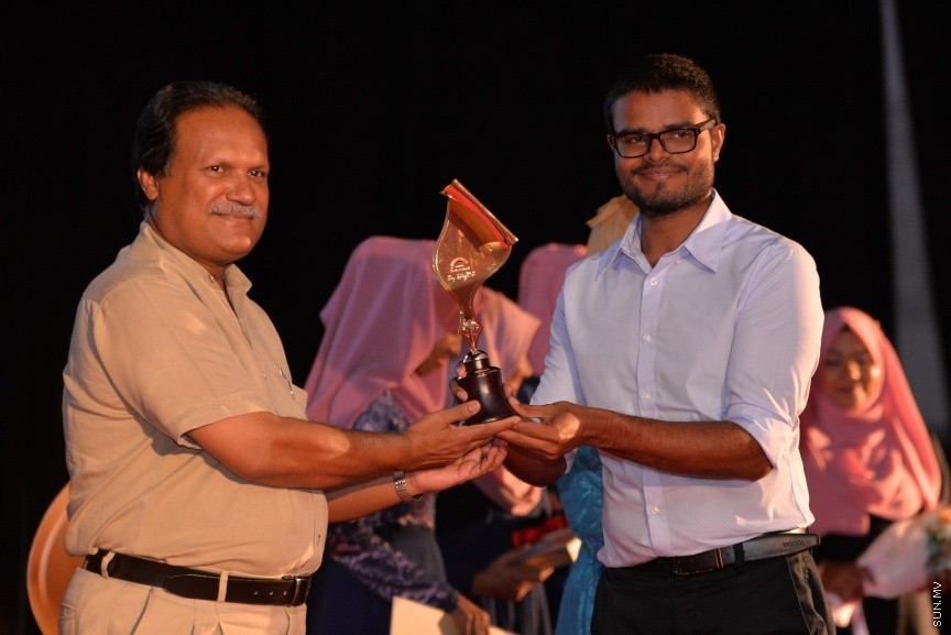 މޯލްޑިވްސް މީޑިޔާ ކައުންސިލުން ދޭ ނޫސްވެރިކަމުގެ އިނާމު 2016 ދިނުމުގެ ރަސްމިއްޔާތުގެ ތެރެއިން -- ސަން ފޮޓޯ/ މުހައްމަދު އަފްރާހް
