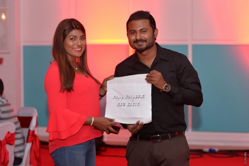 މޯލްޑިވްސް މީޑިޔާ ކައުންސިލުން ދޭ ނޫސްވެރިކަމުގެ އިނާމު 2016 ދިނުމުގެ ރަސްމިއްޔާތުގެ ތެރެއިން -- ސަން ފޮޓޯ/ މުހައްމަދު އަފްރާހް