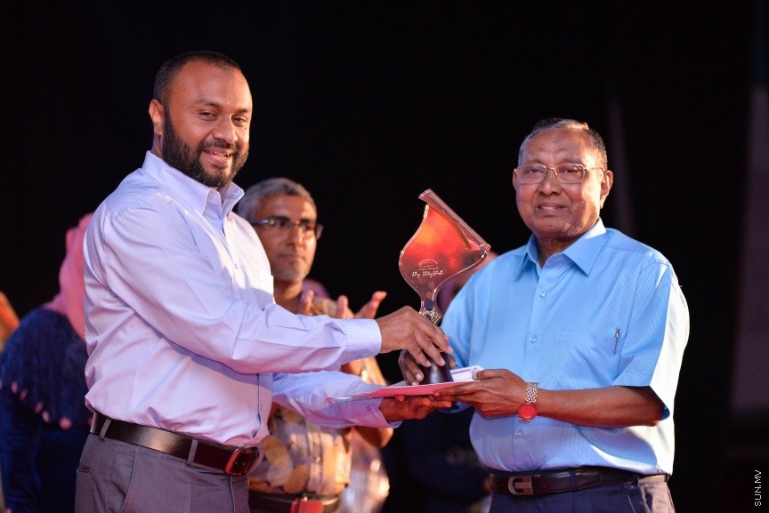 މޯލްޑިވްސް މީޑިޔާ ކައުންސިލުން ދޭ ނޫސްވެރިކަމުގެ އިނާމު 2016 ދިނުމުގެ ރަސްމިއްޔާތުގެ ތެރެއިން -- ސަން ފޮޓޯ/ މުހައްމަދު އަފްރާހް